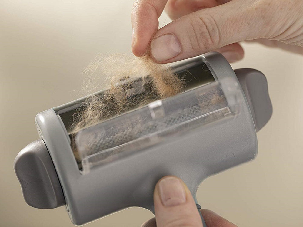 Brush roller roller for cleaning off dog hair